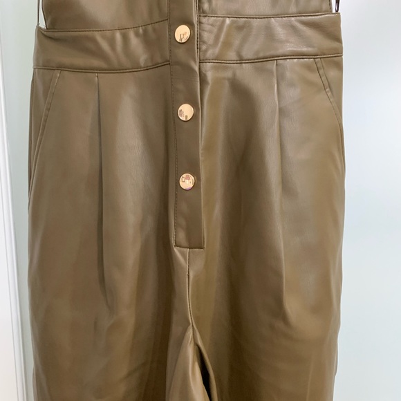 NWT! Zara Faux Leather Long Jumpsuit. Color Khaki. Size: XS. Gold Snap Buttons - Picture 9 of 16